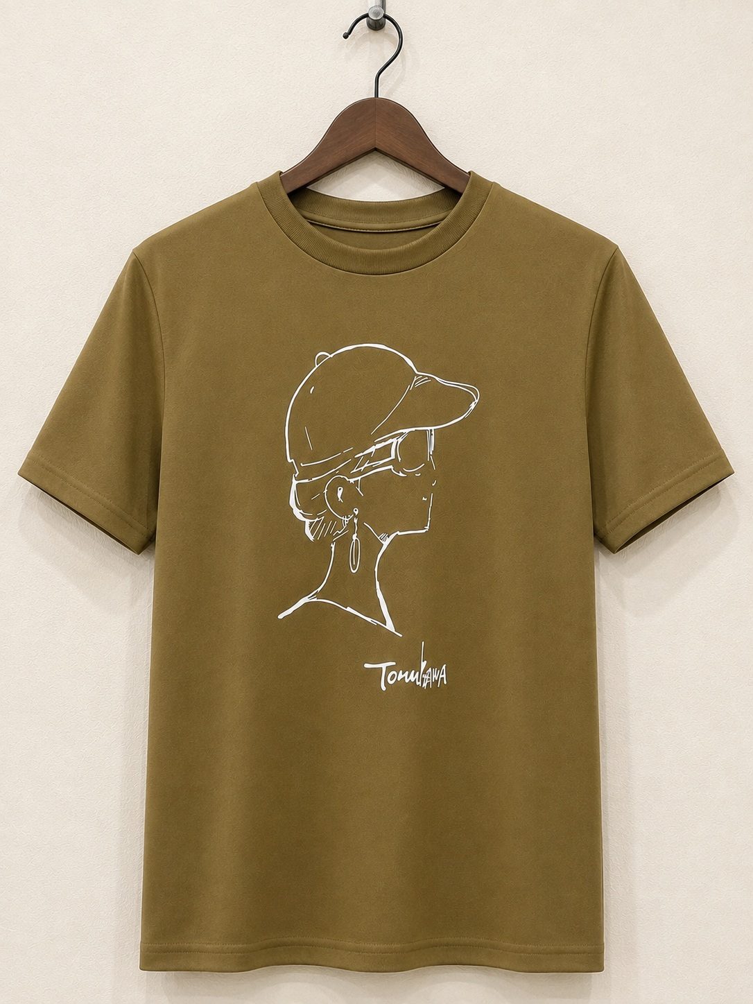 落ち着いたオリーブカラー　線画イラスト入り半袖クルーネックT